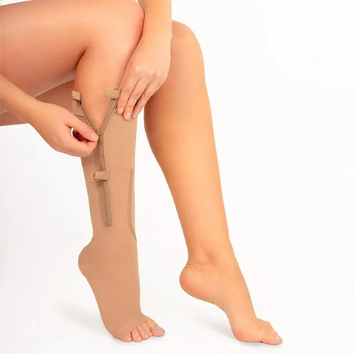 MEDIA A LA RODILLA CON CREMALLERA 20-30 MMHG - NO-VARIX®